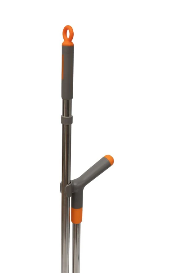 Flip-up scoop with a Kornel brush Flip-up scoop with a Kornel brush