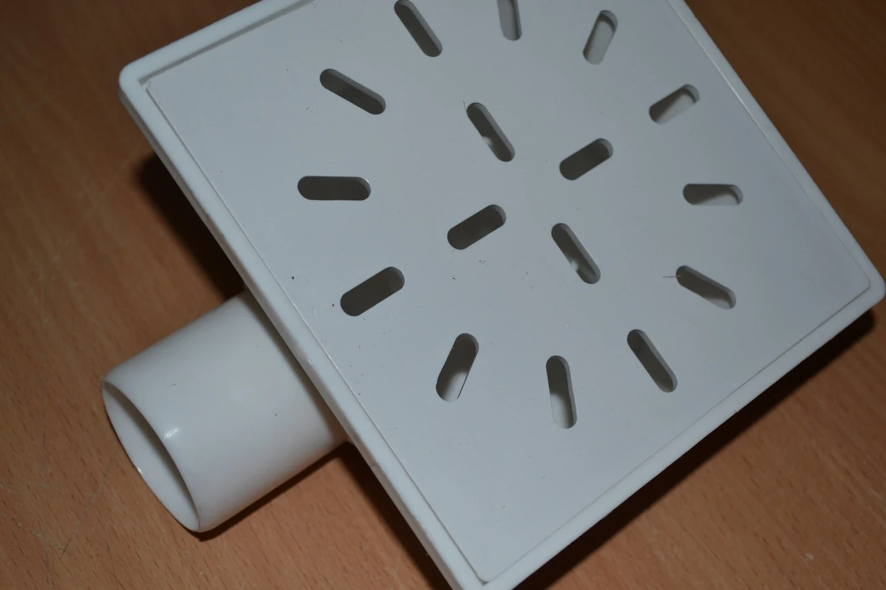 Horizontal drain with plastic grid 100*100mm, 50 pipe with water seal