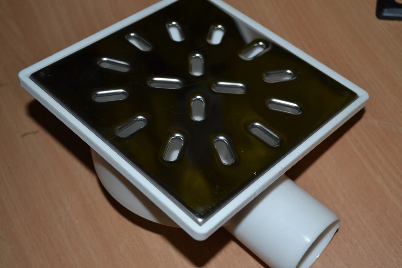 Horizontal shower drain D50, with stainless steel grate 150*150mm with dry shutter 1515102