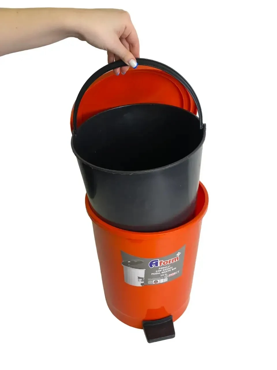 Household garbage bin with pedal 30 liters plastic Household garbage bin with pedal 30 liters plastic