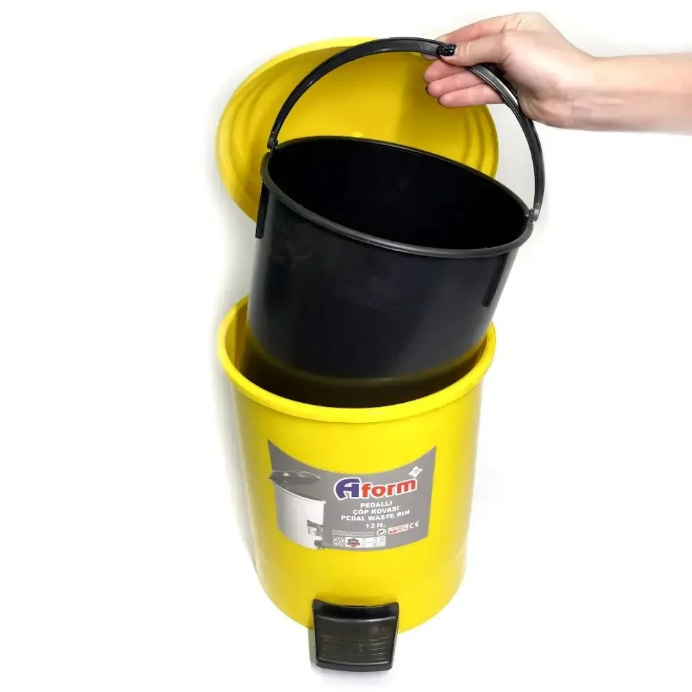 Household garbage bin with pedal 30 liters plastic Household garbage bin with pedal 30 liters plastic