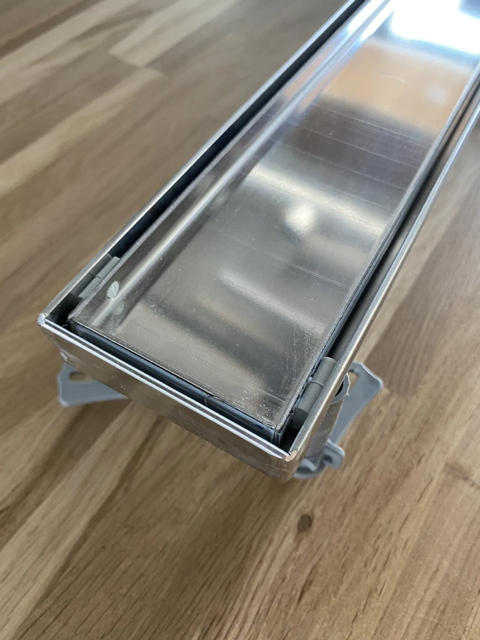 Linear drain with horizontal flange, 33 cm rain grate, shower channel with side outlet Linear drain with horizontal flange, 33 cm rain grate, shower channel with side outlet