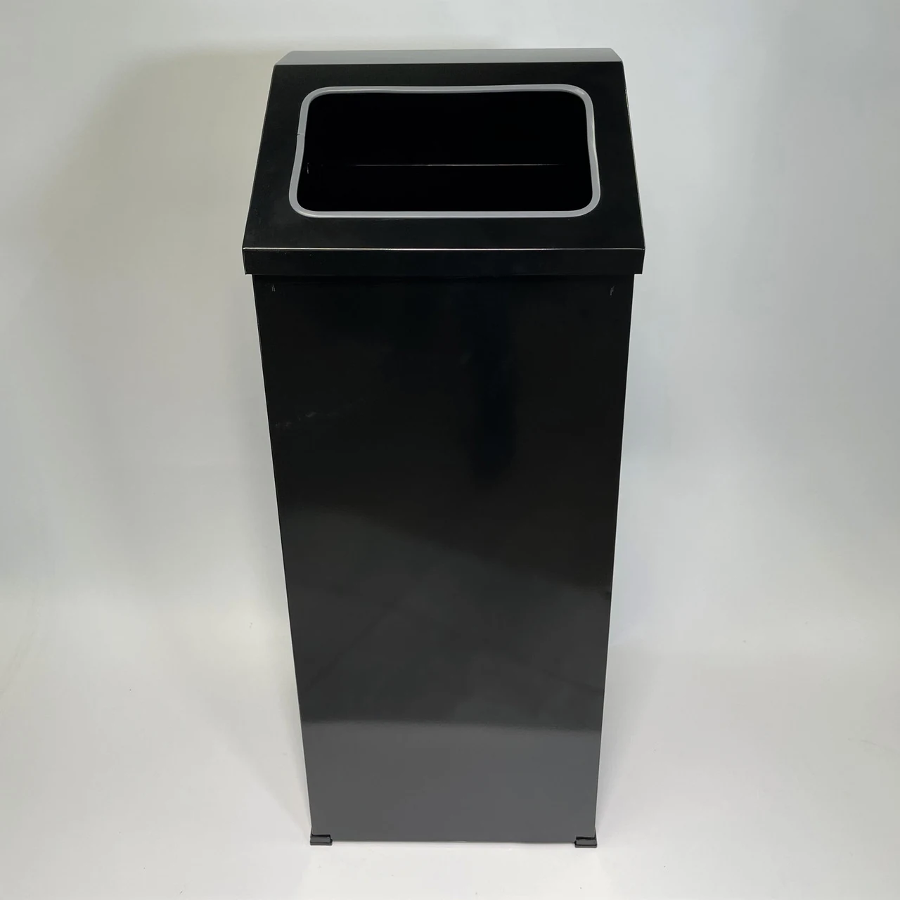 Rectangular trash bin 80L with open lid (black) / Full stainless steel bin Rectangular trash bin 80L with open lid (black) / Full stainless steel bin
