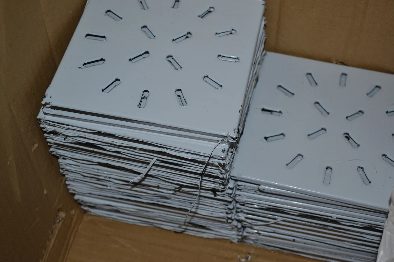 Shower drain with dry shutter vertical D50, with stainless steel grate 150*150mm Shower drain with dry shutter vertical D50, with stainless steel grate 150*150mm