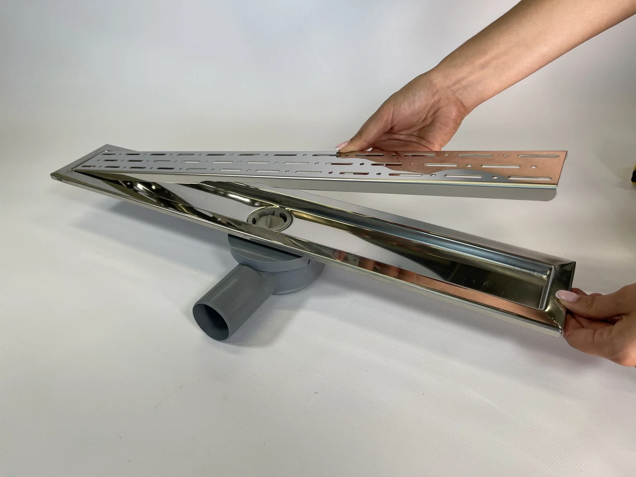 Shower drain with grate and stainless steel body, “Rain” grate 50cm, 360° swivel siphon Shower drain with grate and stainless steel body, “Rain” grate 50cm, 360° swivel siphon