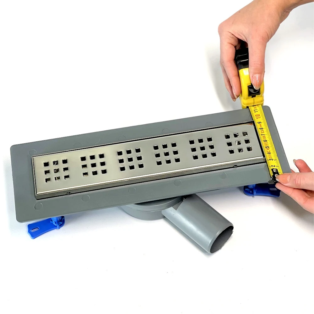 Shower drain with horizontal outlet, 33 cm square grate with horizontal flange Shower drain with horizontal outlet, 33 cm square grate with horizontal flange