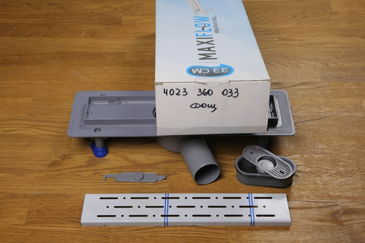 Shower drain with horizontal outlet, RAIN grate 60 cm, Shower channel with dry seal Shower drain with horizontal outlet, RAIN grate 60 cm, Shower channel with dry seal