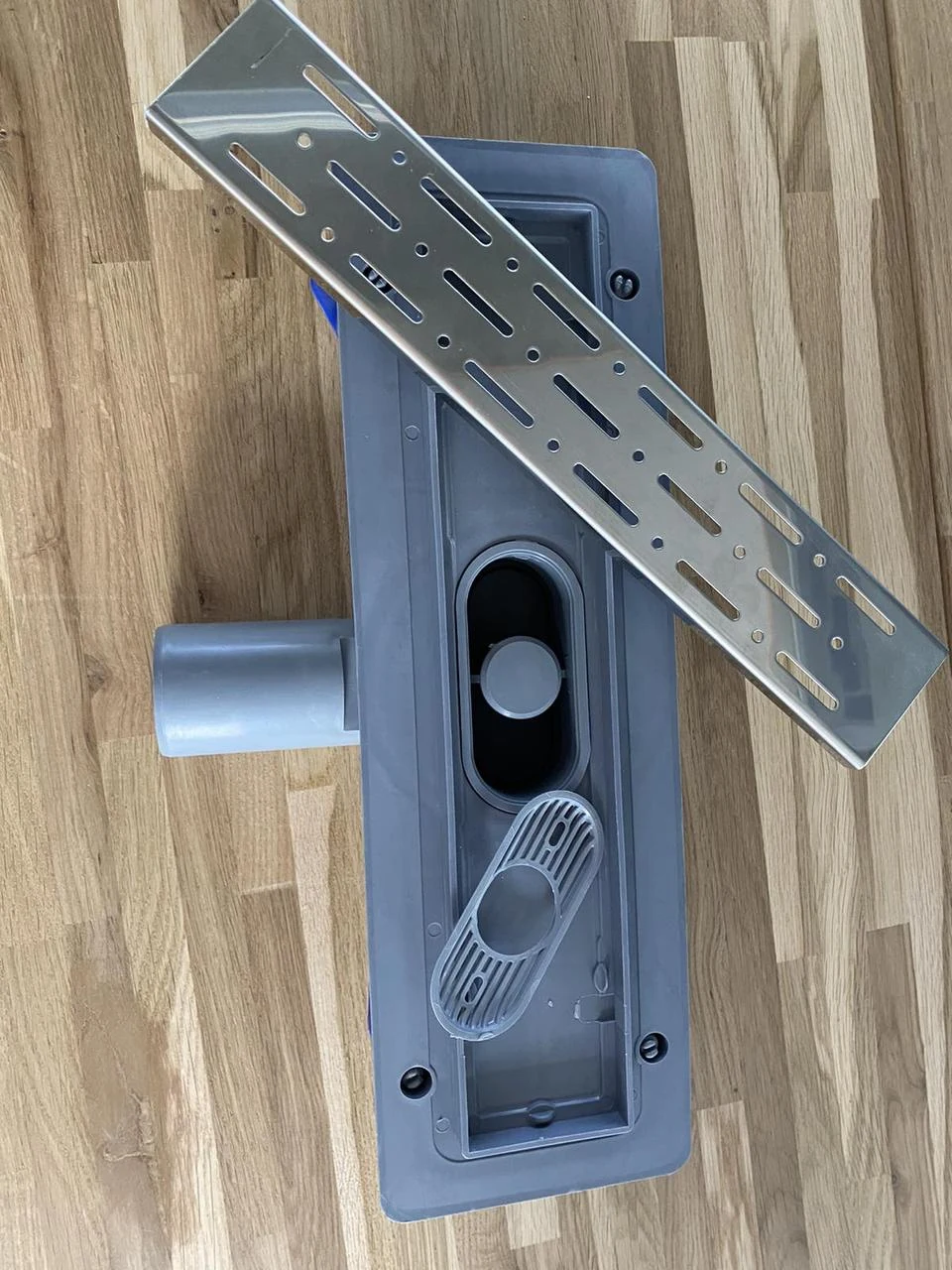 Shower drain with horizontal outlet, RAIN grate 60 cm, Shower channel with dry seal Shower drain with horizontal outlet, RAIN grate 60 cm, Shower channel with dry seal