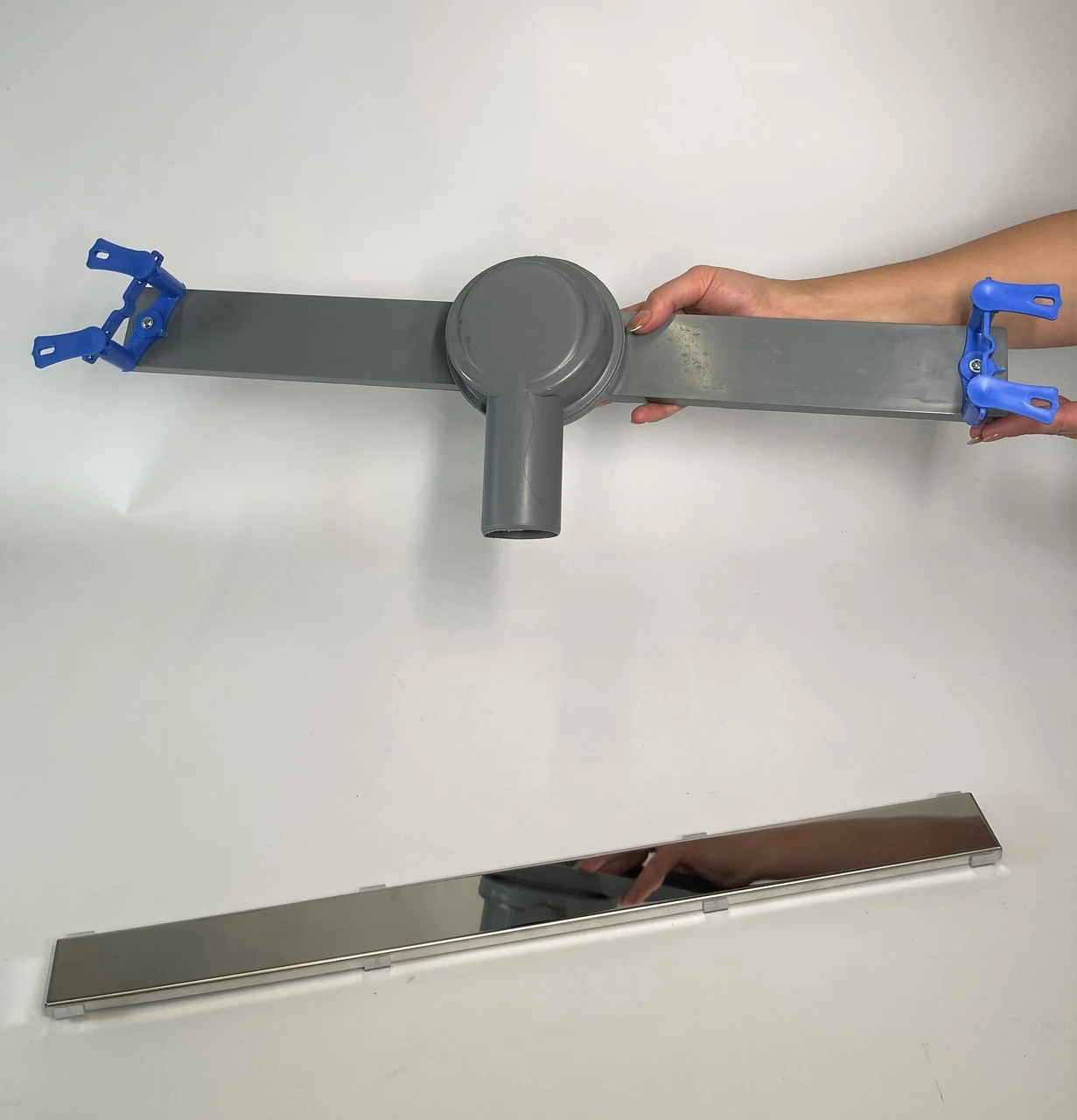 Shower drain with horizontal outlet, tile-style grate 80 cm, shower channel with water seal Shower drain with horizontal outlet, tile-style grate 80 cm, shower channel with water seal