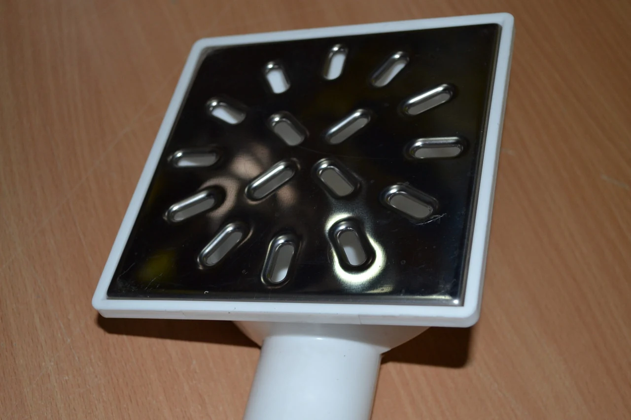 Shower drain with water seal, horizontal D50, stainless steel grate 150*150mm Shower drain with water seal, horizontal D50, stainless steel grate 150*150mm