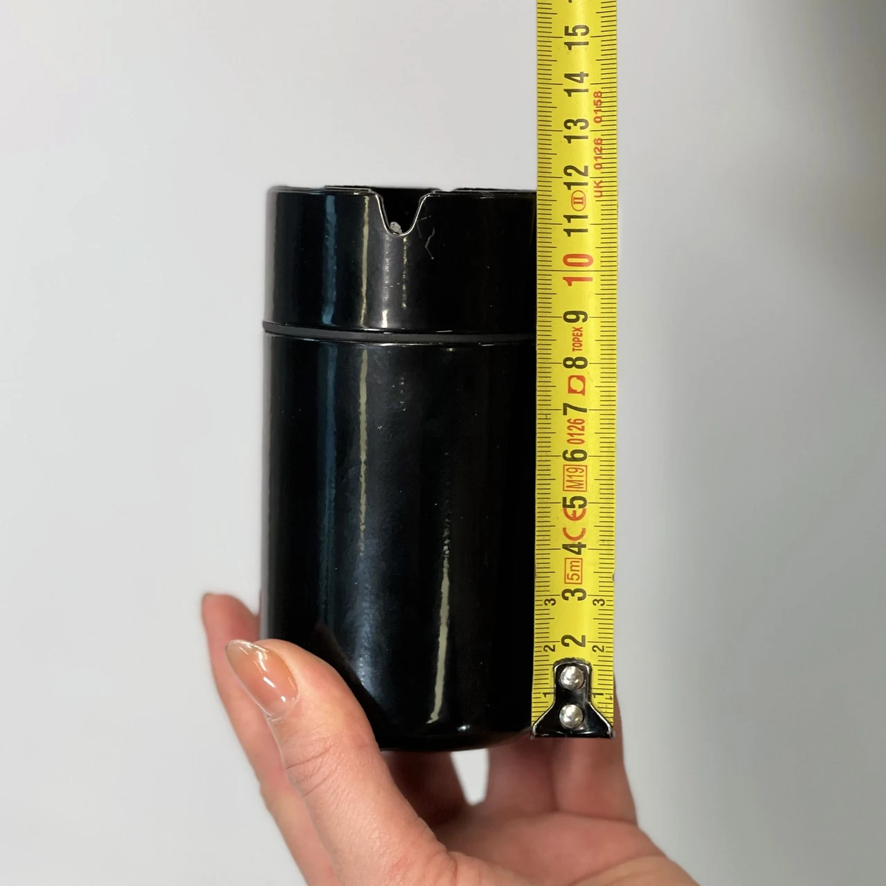 Tabletop ashtray made of stainless steel, black 12cm Maxi Tabletop ashtray made of stainless steel, black 12cm Maxi