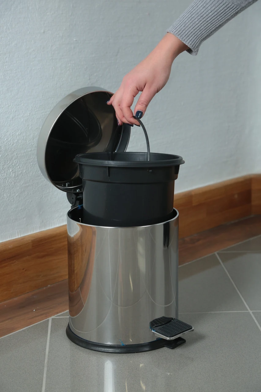 Trash can with pedal 3 l. stainless steel steel, 22cm, diameter 21 cm.