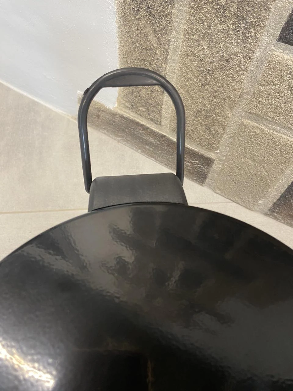 Trash can with pedal stainless steel 3 liters 22cm, diameter 21cm black Trash can with pedal stainless steel 3 liters 22cm, diameter 21cm black