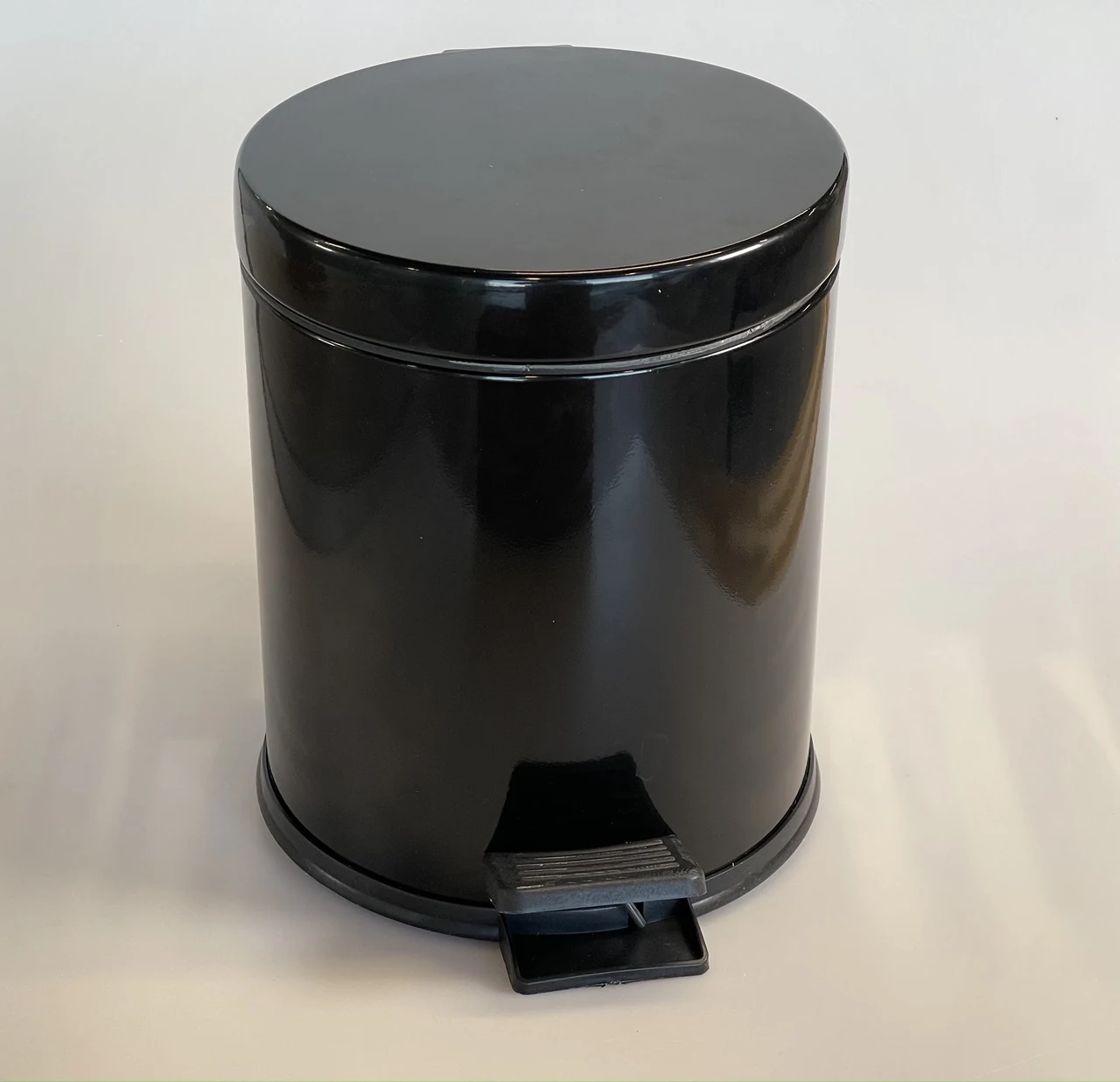Trash can with pedal stainless steel 3 liters 22cm, diameter 21cm black