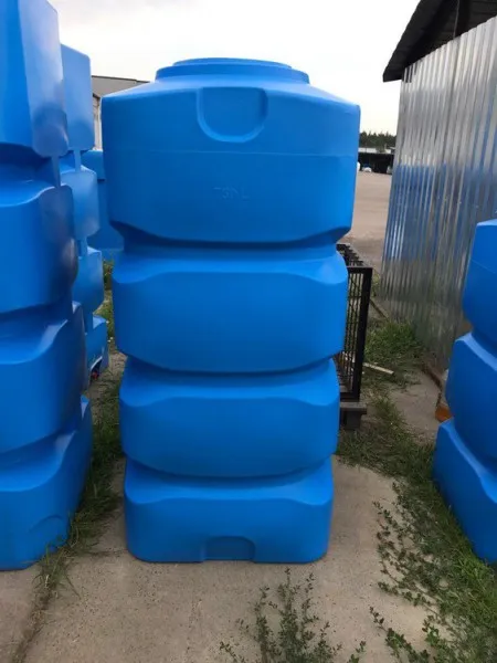 Вертикальна пластикова ємність з отвором 750 л. BK-750